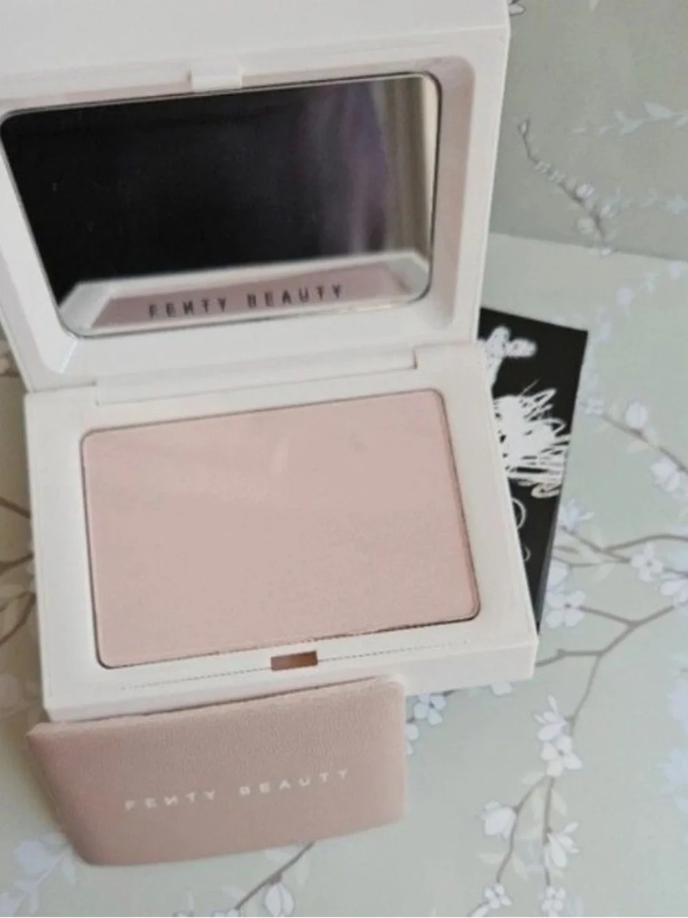 Fenty Beauty Bright Fix Instant Brightening + Blurring  Powder Rose Quartz  NIB